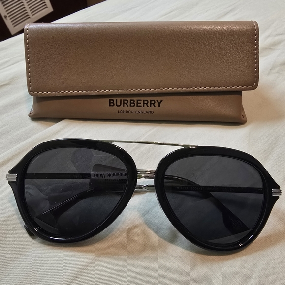 New Burberry Aviator Sunglasses - Picture 1 of 10